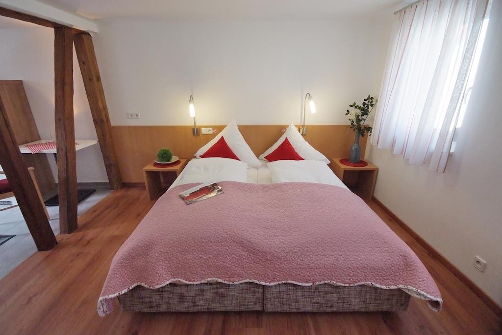 Loewen Hotel & Restaurant Wendlingen am Neckar Room photo